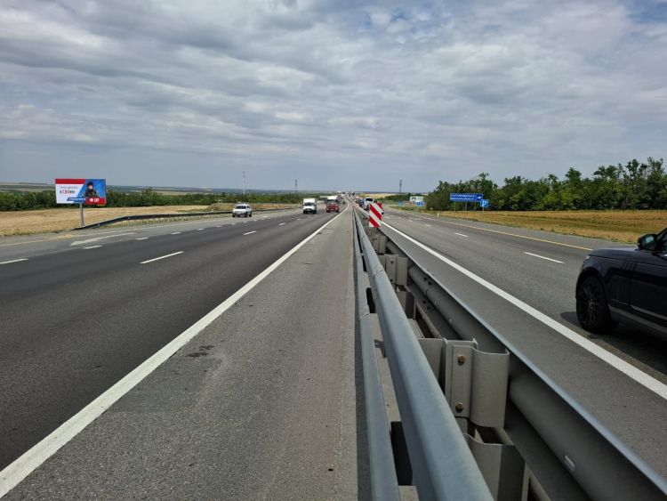 Ростовская область Октябрьский район вдоль АД М-4 «Дон» 998км+800м. Ростовская область Октябрьский район вдоль АД М-4 «Дон» 998км+800м.